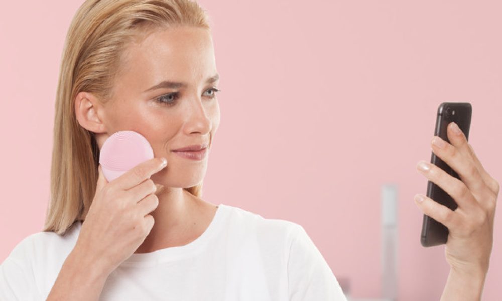 Foreo выпустили щетку для лица с искусственным интеллектом